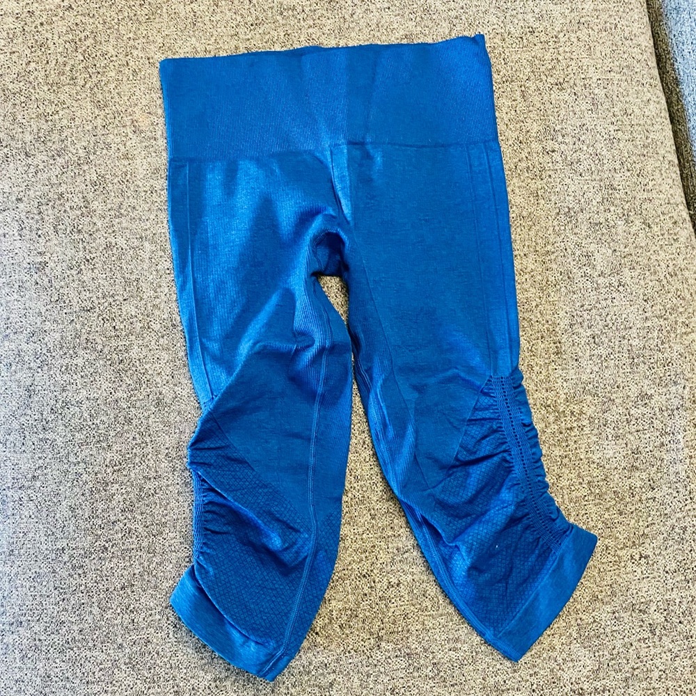 Lululemon ebb to street crop leggings